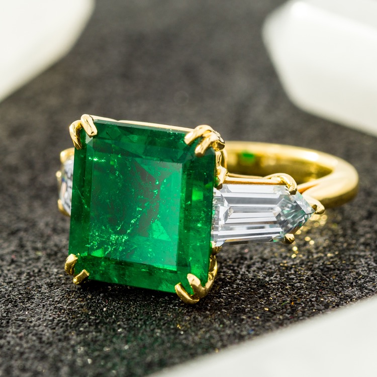 Colombian Emerald and Diamond Ring, 18K Yellow Gold