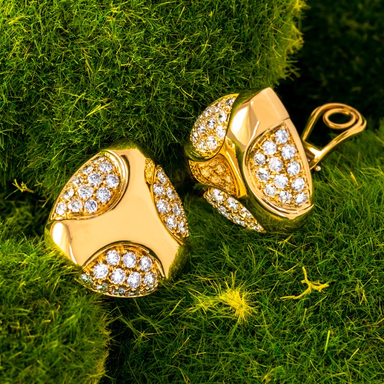 18 Karat Yellow Gold Diamond Earrings