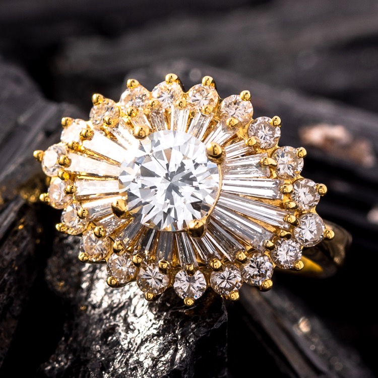 18 Karat Yellow Gold Diamond Ring