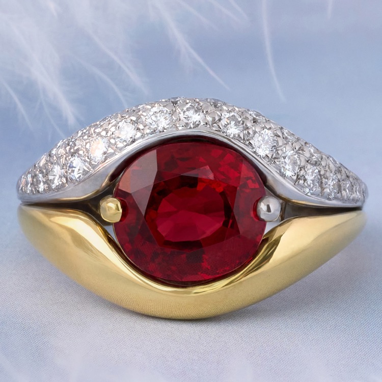 Burma No heat Red Spinel and Diamond Ring, 18 Karat Gold