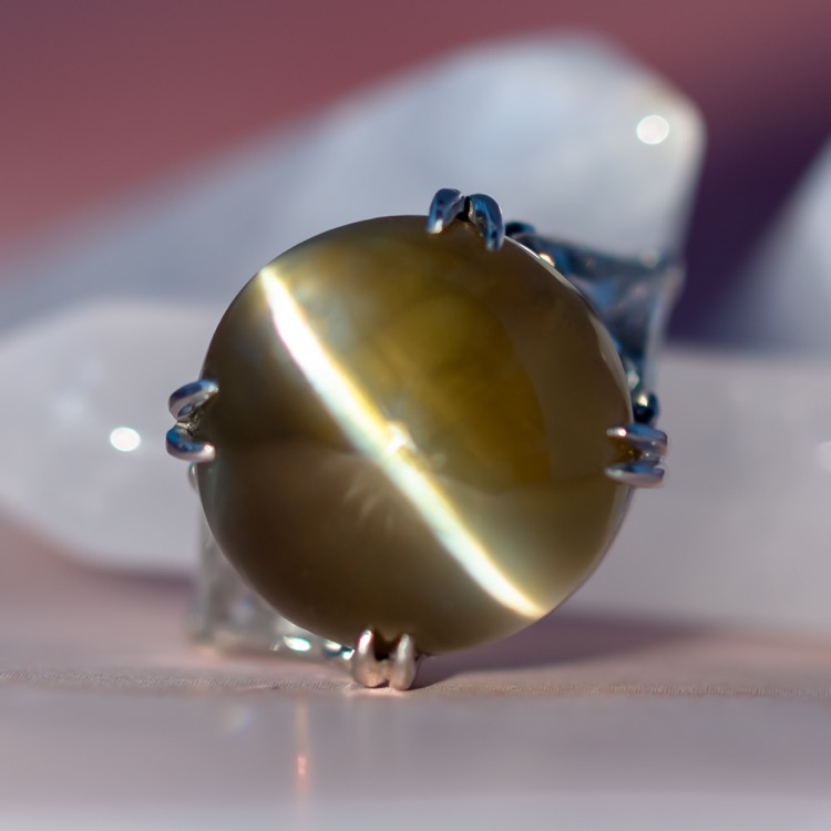 Harry Winston Cats-Eye Chrysoberyl and Diamond Platinum Ring