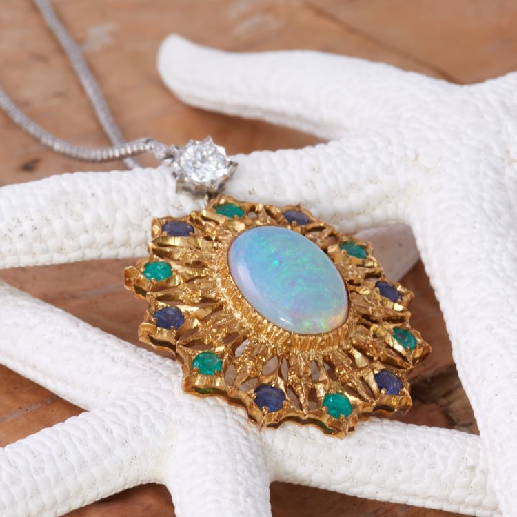 Buccellati opal pendant