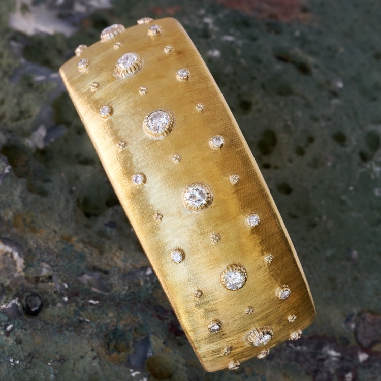 Buccellati classic diamond and 18 karat yellow gold handmade cuff bracelet, Italy