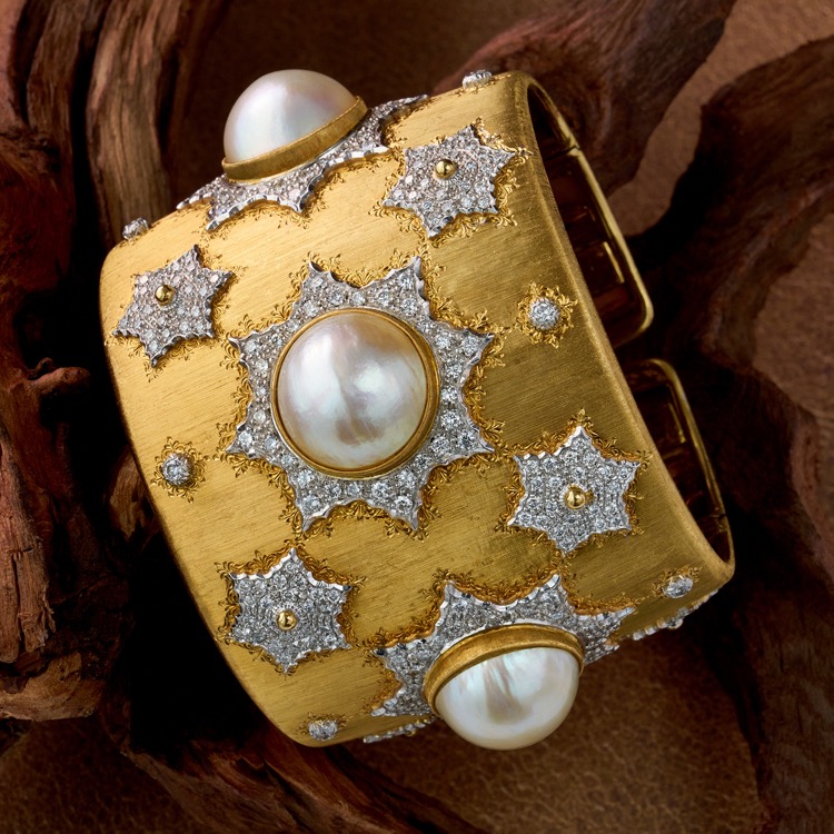 Buccellati Mabe Pearl and Diamond Bracelet, 18 Karat Yellow Gold