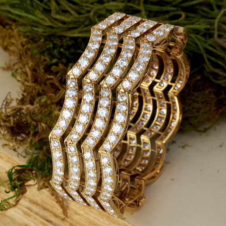 Van Cleef & Arpels Diamond Bracelet, 18 Karat Yellow Gold, French
